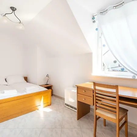 Apartman 3-bedroom Plac Neptuna By Renters