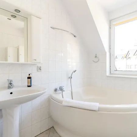 3-bedroom Plac Neptuna By Renters Apartman *